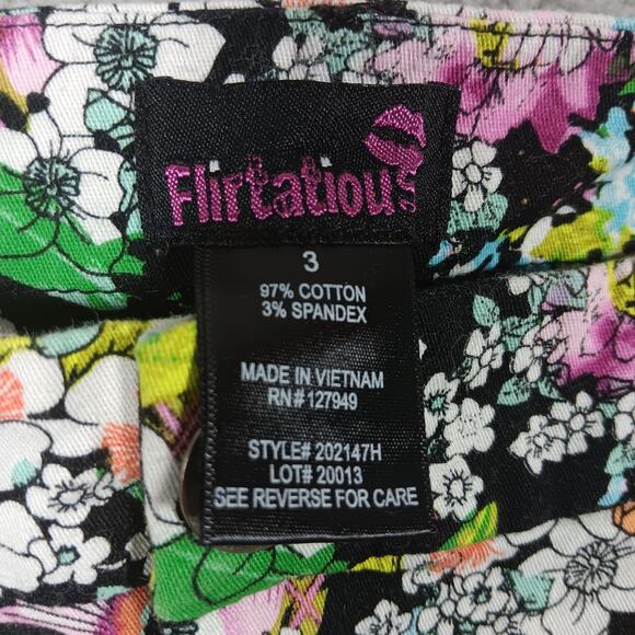 Flirtatious Floral Jeans / Pants SIze 3 Black W Colorful 5 Pockets Straight Cut - Picture 5 of 6